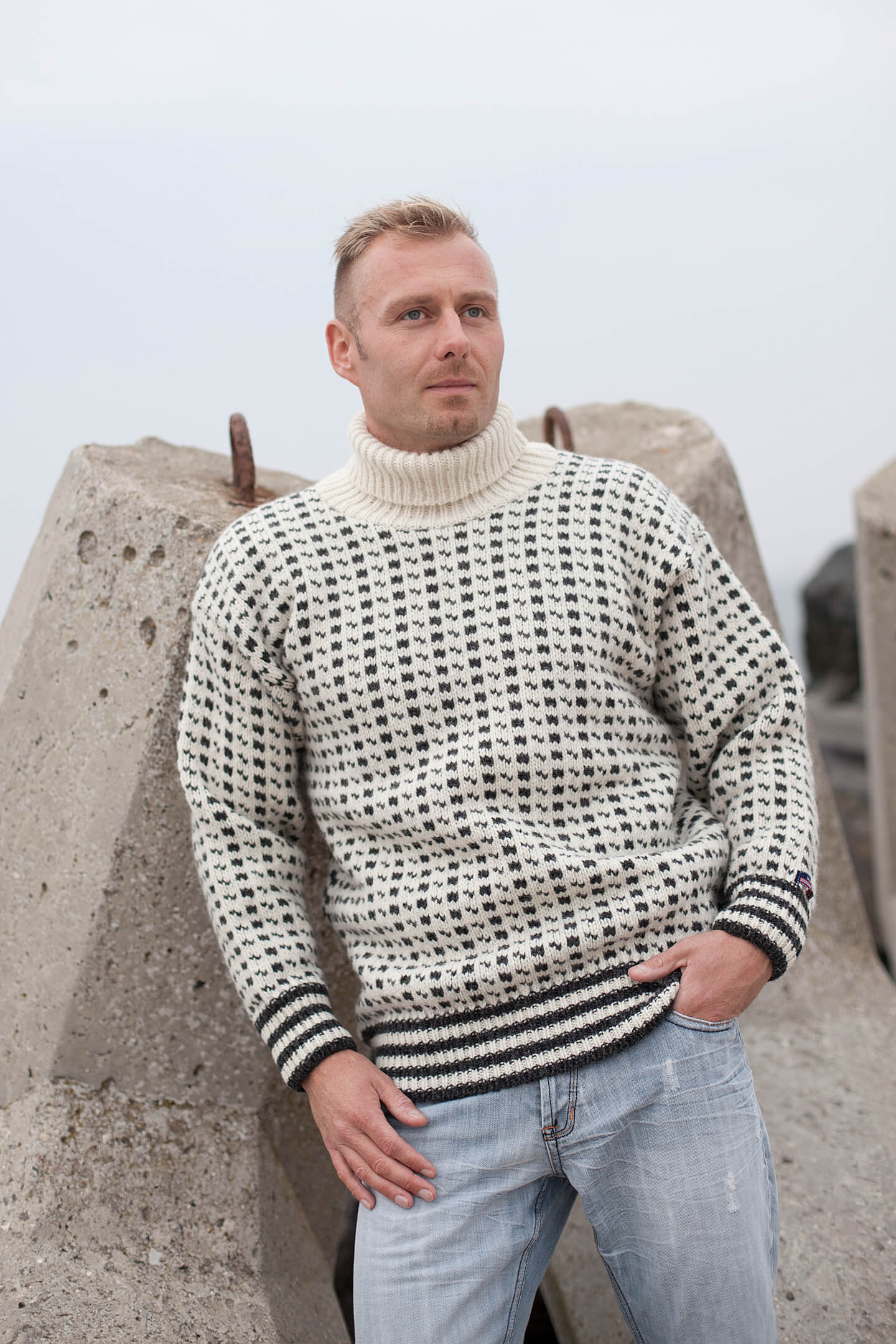 Islandsk sweater med rullekrave i ren fra Norwool